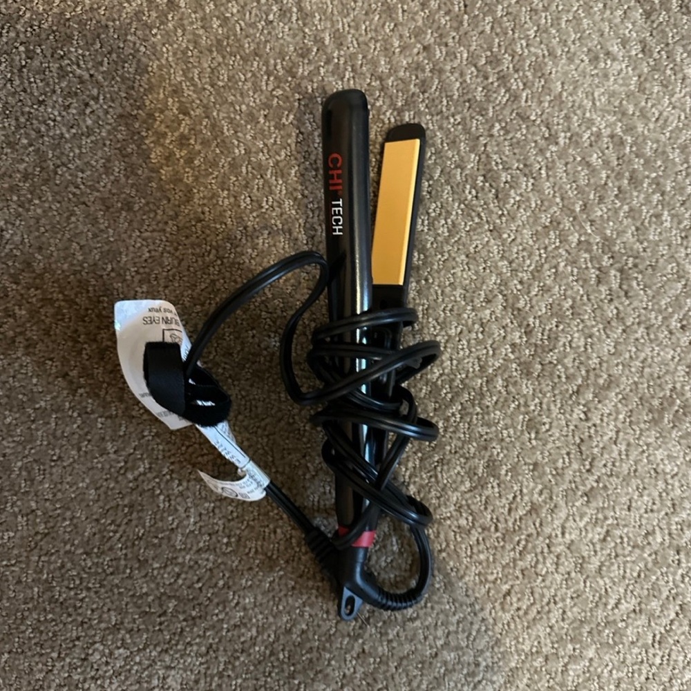CHI mini hair straightener